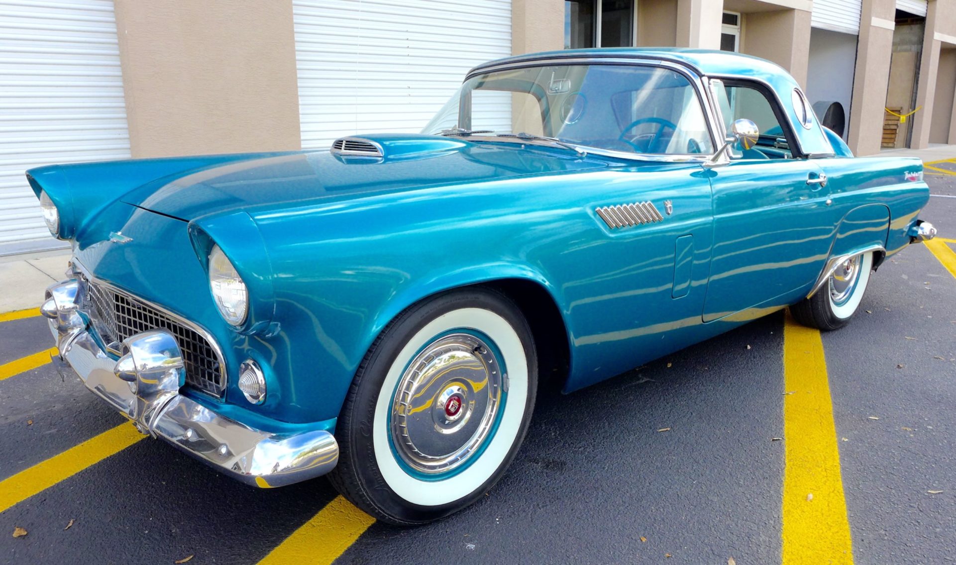 Auction Hero Background